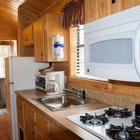 Lakehills Medina Lake Camping Resort Cabin 3 מראה חיצוני תמונה