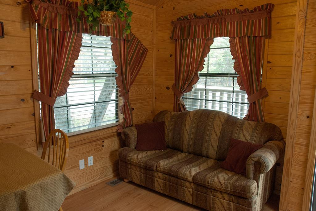 Lakehills Medina Lake Camping Resort Cabin 3 מראה חיצוני תמונה